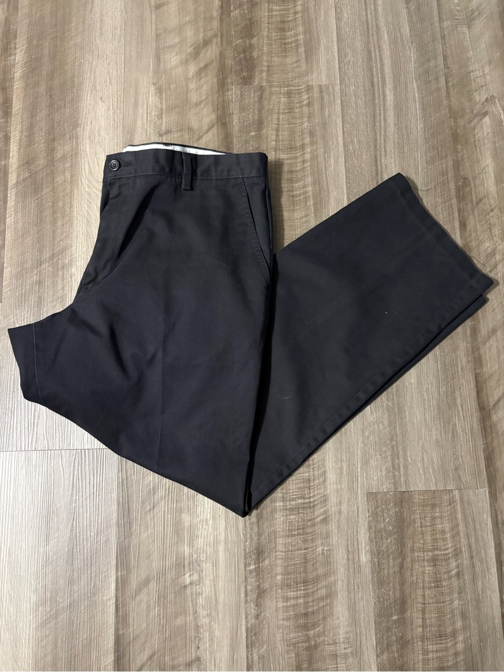 Dockers Men's Black Chino Pants - Classic Straight Fit - Size 38x32